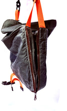 Load image into Gallery viewer, Square expandable shoulder bag