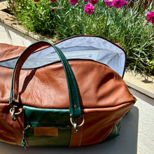 Load image into Gallery viewer, Leather Holdall - medium