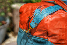 Load image into Gallery viewer, Leather Holdall - medium