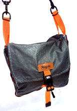 Load image into Gallery viewer, Square expandable shoulder bag