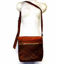 Load image into Gallery viewer, Unlined Leather Small shoulder bag