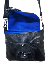 Load image into Gallery viewer, Unlined Leather Small shoulder bag
