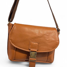 Load image into Gallery viewer, Satchel style leather shoulder bag
